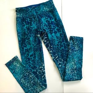 Snakeskin pattern bright blue athletic leggings XS